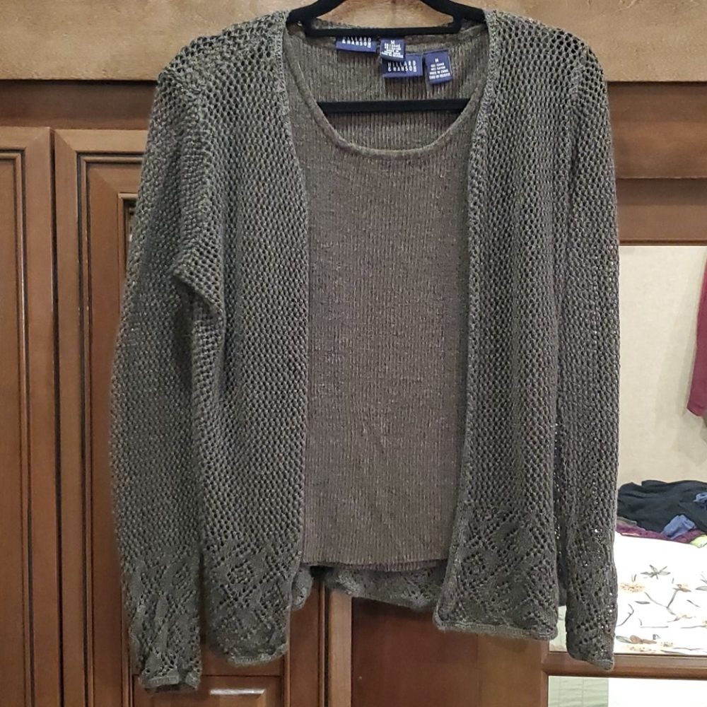 Two piece green Hillard & Hanson sweater set.